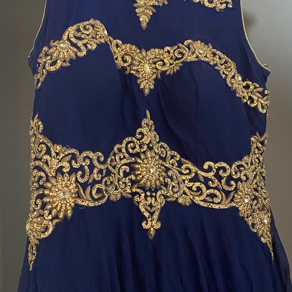 Ladies Bollywood gown - Picture 3 of 3